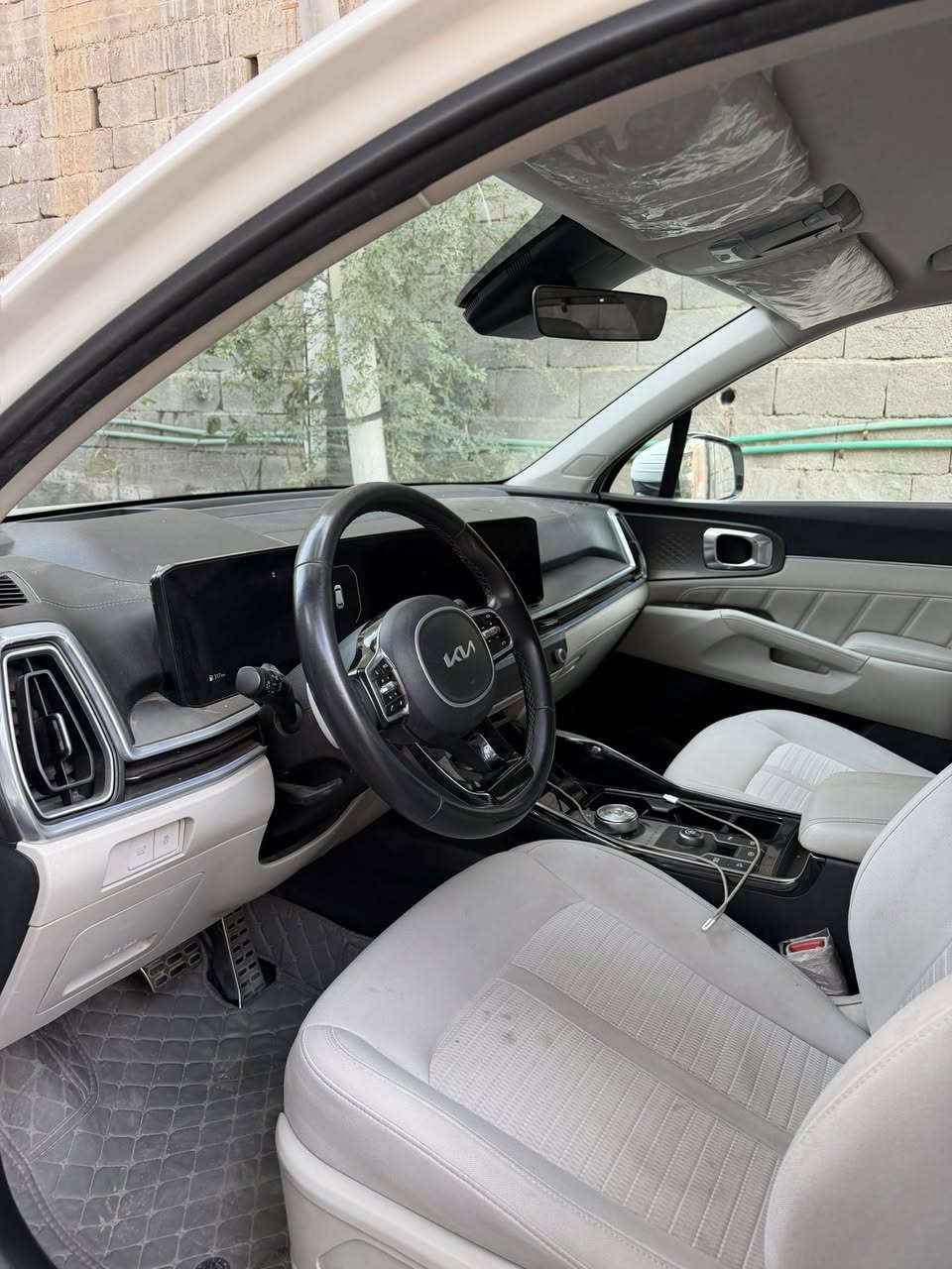 السلام عليكم سورنتو 2024 السياره كفاله عامه بيهة pdr صبع السياره جديد ومعروف مواصفات السورنتو6سلندر السياره ماشيه 50 السعر 285 وبيهة مجال بسيط *********** اتصال وتساب للشراي
