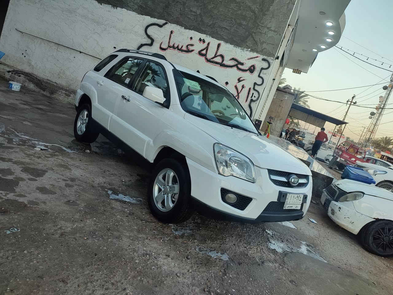 السلام عليكم
للبيع كيا سبورتج موديل 2009 خليجي داخل بيجي 

محرك كير حداديه جدد مكفولات.   حجم المحرك (2000) 

تبريد ثلج تدفئه تخم تاير سياره كامله مابيها نقص ابد 

فول مواصفات.   1

فتحه 

داخل بيجي صاج 

شاشه كامره 

حساسات 

دسك امامي خلفي 

السياره مكفوله من الضربه والفتح بيها جاملغ امامي ايسر وباب السائق ملاونين وياه شرط بدون فتح اثر شخط  والباقي كفاله 

رقم بابل الماني سنويه مجدده لل2028 تحويل باي وقت 

السعر 112 وبيها مجال جدآ بسيط 

مكانها بابل مركز المدينه 

للاستفسار الاتصال على الرقم التالي 

***********
