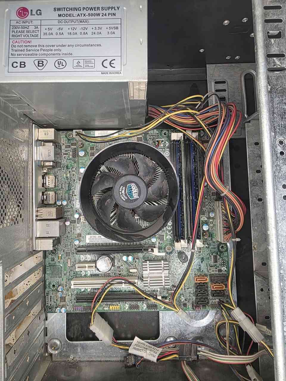 الحاسبة الاولى
Cori3 th4 كرت شاشه مدمج  مبرد معالج ستوك 
Ram ddr3 8g
Motherboard gigabyte ga h81m
Power supply 500w

الحاسبه الثانيه 
Cori7 th3 بدون كرت مدمج مبرد معالج ستوك 
Ram ddr3 8g 
Motherboard Q77h2am
Power supply 500w 

الحاسبه الثالثه 
Intel Xeon 2650 v2 مبرد معالج مائي 270 بدون فانات 
Ram ddr3 16g
Motherboard  X79-VG2
Power supply 650 w 

البوردات كلهن شغالات ومشغل عليهن العاب 

الاسعار تواصل واتساب 
***********
