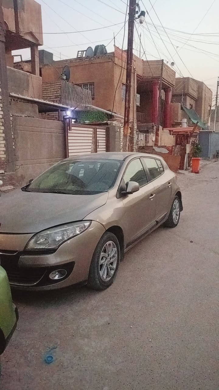 السلام عليكم رينو ميكان موديل 13
كير ومحرك مكفول مصبوغة احزام  لعنوان بغداد لشعب الرقم ***********.        السعر 67 وبيها مجال
