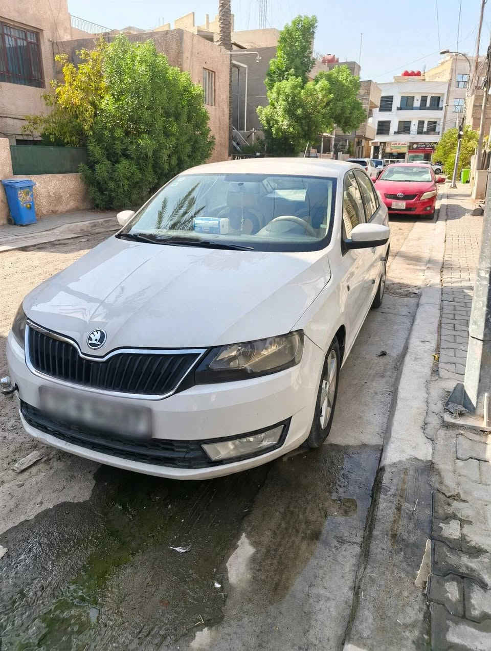 للبيع 🚗
النوع : سكودا رابيد - SKODA RAPID
الموديل : 2015
الصنف : فولكس واكن الاصلي

مواصفات السيارة :
✅ سيارة كلين حيل على وضع الشركة، ما بيها نقص برغي
✅ تبريد ثلج خير من الله ❄️
✅ منظومة لايت زنون 
✅ كير ومحرك بشرط الفحص
✅ تخم تاير جديد + باتري جديد
بس بارد بالباب على كد الشبر 
السعر ٩٠ ورقه بيها مجال 
المكان : بغداد
للاستفسار : ***********
