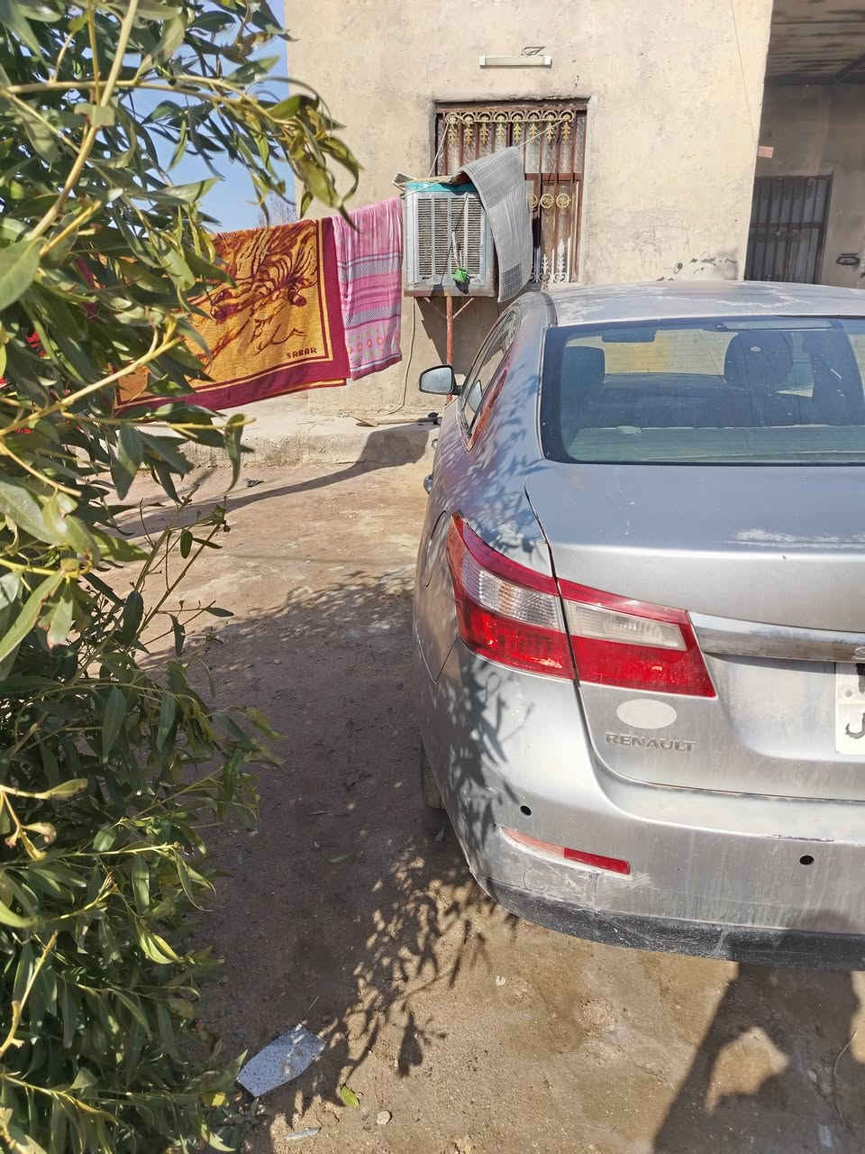 سلام عليكم ورحمة الله البيع سياره رينو   سافران 2012سياره رقم أربيل صوليه بس راعيها مقلق تلفونه ما وصلهه تاكفبله سرقه وعشاير السياره محرك جديد كير يمشي نمره وحده بس ما تنمر باقي نمر اني ابيع كير كايم احسن الك ولي السعر٣٣ قفل قفل قفل واني خادم مكاني ديونيه سدير *********** وني خادم الخاص مفتوح ورقمي مفتوح وتساب مفتاح لا ما يشتري لا يرسلني رحم الله والديكم يكلي شبيه  ما بيه أقره المنشور وني خادم
