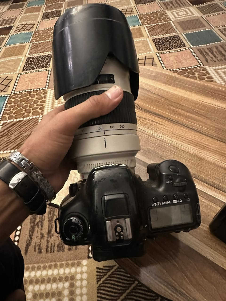 كامره كانون 7Dمارك 2 نضيفه  كلش
كامره كانون 250D 95‎%‎ 

عدسه 50mm

عدسه 70-200 تك  بيها شخوط بس ماكو اي تاثير 
 
كافة ملحقات 
مكان بابل 
***********
