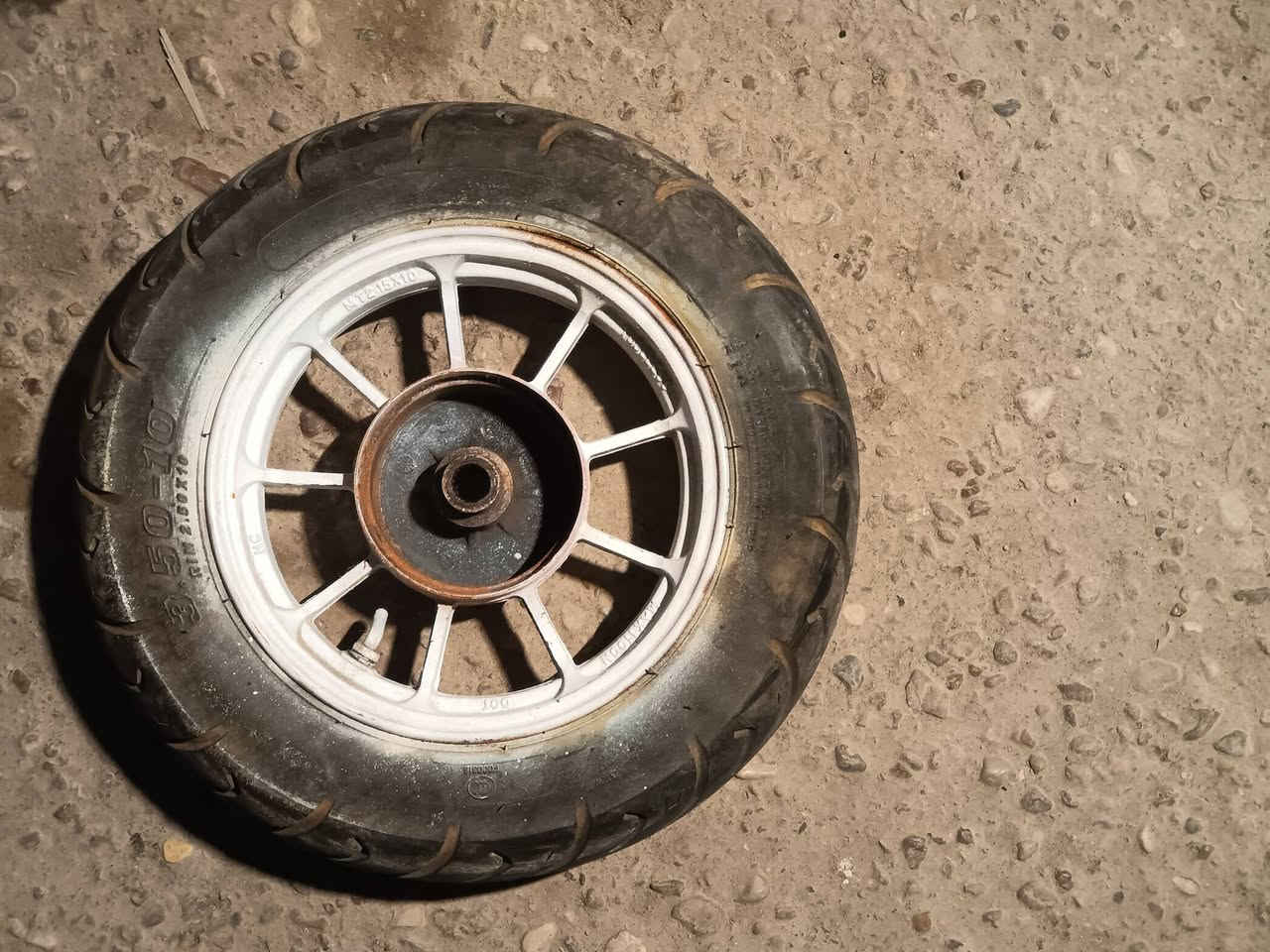 السلام عليكم  ويل كب مشيف مع تاير جديد سعر ٣٥ مكان البصرة لهوير قرب الجسر الجديد رقم ***********
