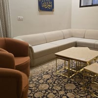 تاخم قەنەفەی حەڕف  ئێڵ و دوو تاک قەنەفەی تەنسیق     لەگەڵ تاخمێک مێز ه...