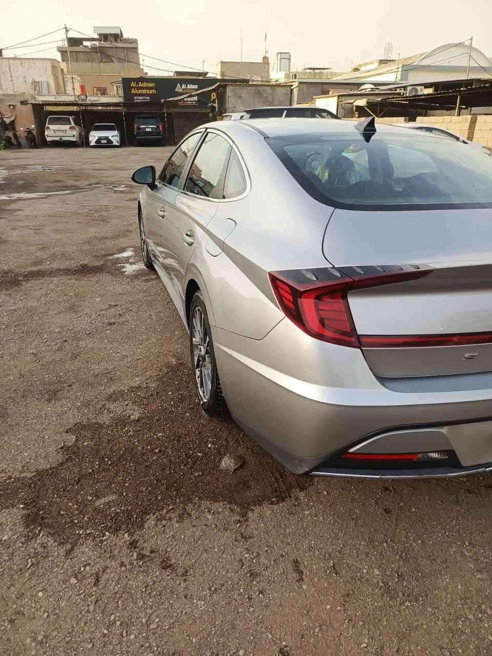 السلام عليكم 
سوناتا وارد 2021 سياره معوقين باقي سنة وتخلص سنوية لل 2027 جاهزة تخم تاير حدادية جديدة تدفئة تبريد
د كاملة كشنات حضن سياره  ماشية  11 الف مكينة وكير خير من الله جاهزات بيهة هلال جاملق الخلفي الايسر صبغ فقط والباقي شوف العين 
*********** البصرة, العراق
