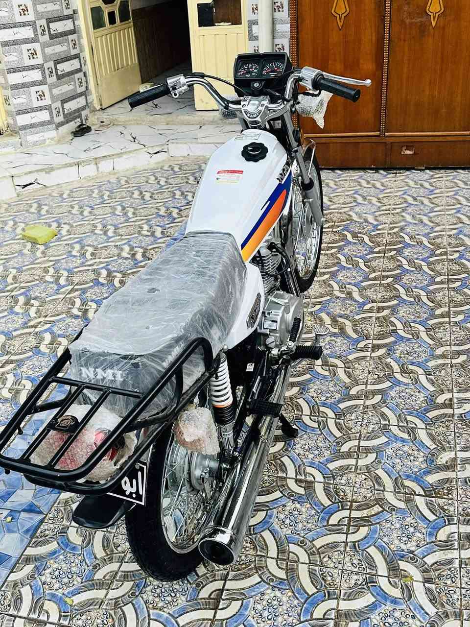 اسلام عليكم
 للبيع ٢١ تعمير شوفت عينك حلوه الدراجه ومرتبه برغي ما مفتوح بيها مكاني ناصريه قضاء الرفاعي مكلف بنشر رقم صاحب الدراجه ***********
