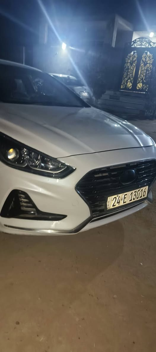 هونداي سوناتا 2019 وارد امريكي فول مواصفات من عدى الفتحه تبريد ثلج كير محرك شرط بيه تبديل باب العبري وره السايق وبيه طخات بصيطه المكان نجف السعر 110وبيها مجال انا مكلف بل نشر للستفسار اتصل علي هاذه الرقم: ***********
