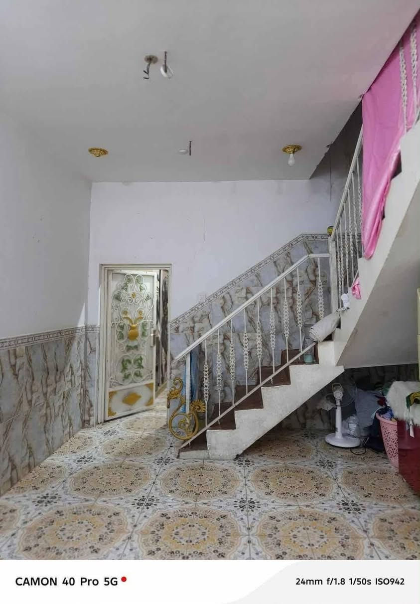 #دار_للبيع ✅
 حي الحكم مساحة 125 متر متكون من غرفة واحدة وصاله وحمامات ومطبخ وبراني سنة البناء ٢٠١٧ كافة خدمات مجاري مقرنص تبليط مطلوب للاسكان 7 مليون 
السعر الكلي 110 مليون
_________________________________________
#للاستفسار الاتصال📞 او مراسلتنا عبر الواتساب 📲
***********🛜》

#ملاحظة: لعرض عقارك ماعليك سوى مراسلتنا 
عبر بريد 📩الصفحة او عبر الواتساب📲
{{👍#تابع_الصفحة لتصلك عروض مكتبنا 🫰🏛
