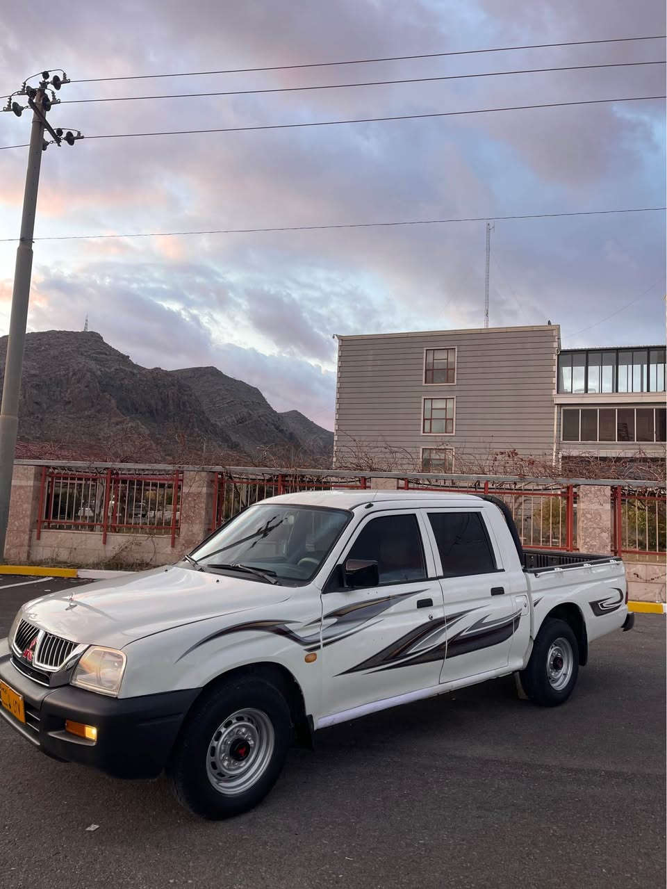 مسته‌ربۆشی 
٢٠٠٤
به‌خ 
جام كاره‌بای 
علوج 
سێ پارچه‌ بۆیاغ
پێشی كه‌پس 
سه‌یاره‌كه‌ توندوتۆلی 
گێرومه‌كینه‌
تایه‌ 
هه‌مووگیانی به‌شه‌رت 
شوێن  رانیه‌
٤٩$
*********** رانية, السليمانية
