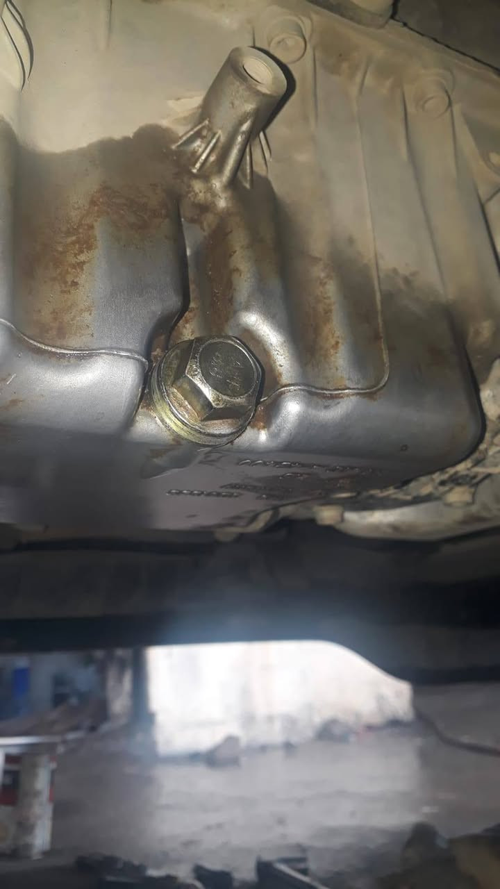 جانب من اعمالنا تم اصلاح صره دهن محرك ل سياره اطلس بعد ما مخربي احد الورش المعروفه مال دهن تم ارجاع السياره الى حاله  الوكاله اخوتي جماعه الدهن لاتخلي تفلون ولاخيط حراري رحمه ل والديك تره احنه وصلنه ل ٢٠٢٦  خلي واشر فافون او واشر ابو جبنه فقط تحياتي الكم اخوكم ابو انس وان شالله شغل ينال اعجابكم😍❤️
📞***********
وملاحظه/ من تشوف صره مسولكه او من يسلك بيدك بلغ صاحب سياره  حته يصلحه مو تلزكه اله تالي يوكع صره ويكوم محرك
