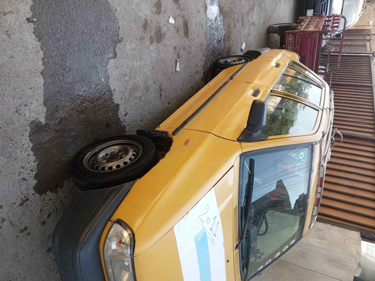 السلام عليكم 
سايبة موديل 11للبيع سنوية لل32مصفرة +كير او مكينة خير من الله  صدر امامي خلفية جديد دبلات خلفية جدد تخم تاير جديد قبل سبوع شادهن كهربايات كلها شغالة بي يرادلهن ترتيب بصيط( كشر ما مكفولة بيها صبغ )بس سيارة كاعدة كشر كدام عينك المكان بغداد حي الجهاد  للستفسار ***********
