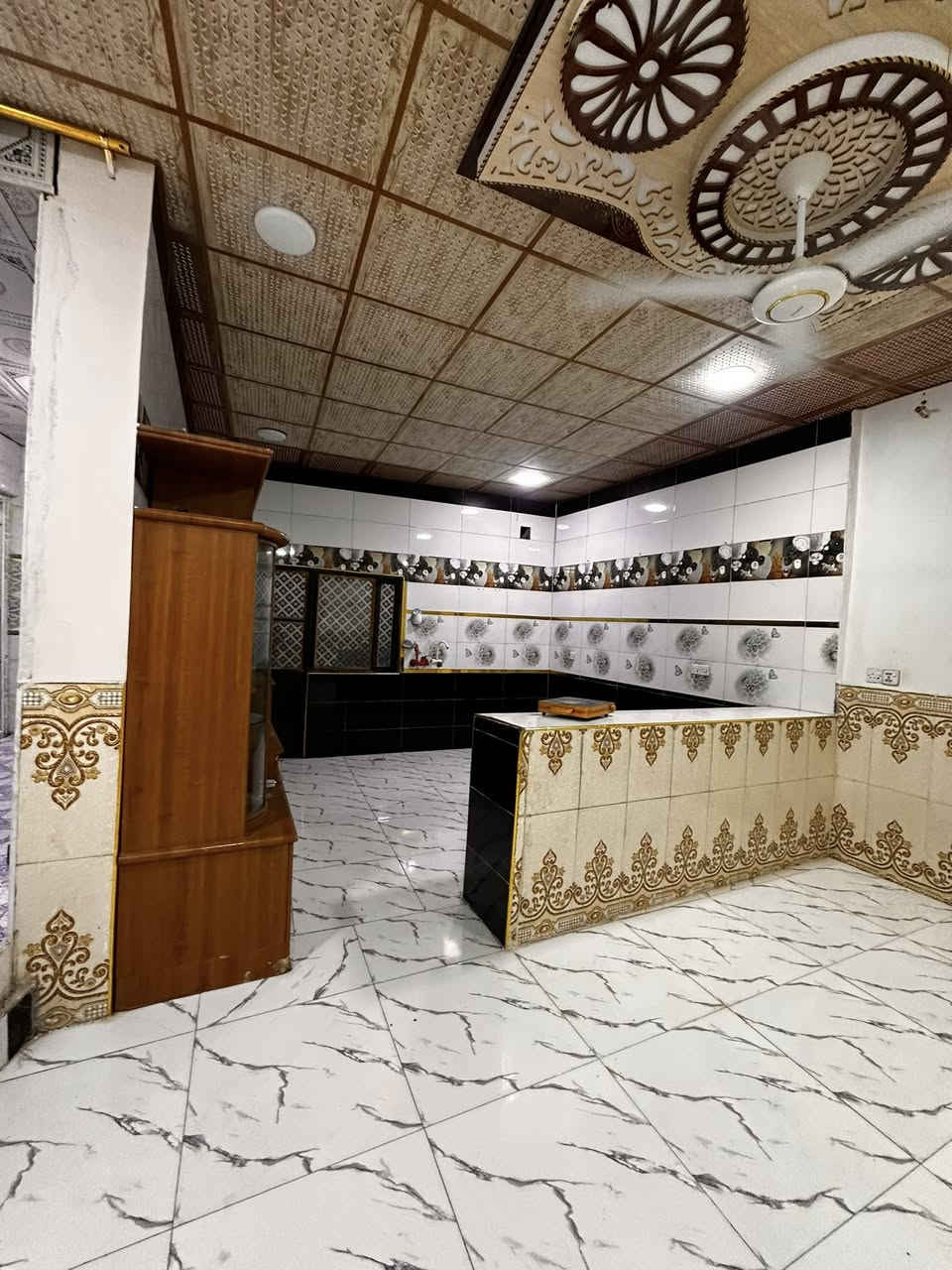 سلام عليكم دار سكن
البيع ابو الخصيب بهل عيد خلاف سوك ابو الخصيب 
مكون من غرفتين وصاله ومطبخ وحمامات ومساحه خلاف البيت وبوجه البيت 
بيت مرتب وسعر مناسب رباط ارظي ورباط شبابيج 
السكف سندويج 
طابو زراعي عراقي اصل 
المساحة 320متر 
السعر 35وبي مجال 
استفسار 
اتصل 
***********
