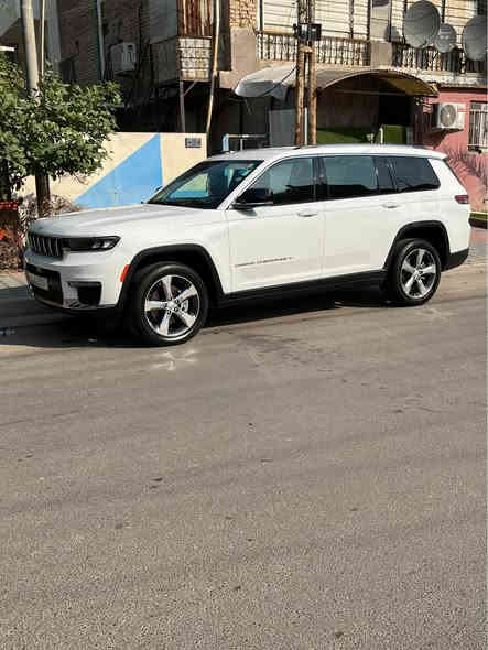 السلام عليكم 
جيب كراند 
مديل 22 وارد امريكي 
فول مواصفات. عدا الفتحه 
ماشيه 42 ميل 
بيهه صبغ قطعين 
وباب الصندوق تبدل
رقم بغداد 
7 راكب. منفصل
مكان السياره  بالعطيفيه 
*********** بغداد
