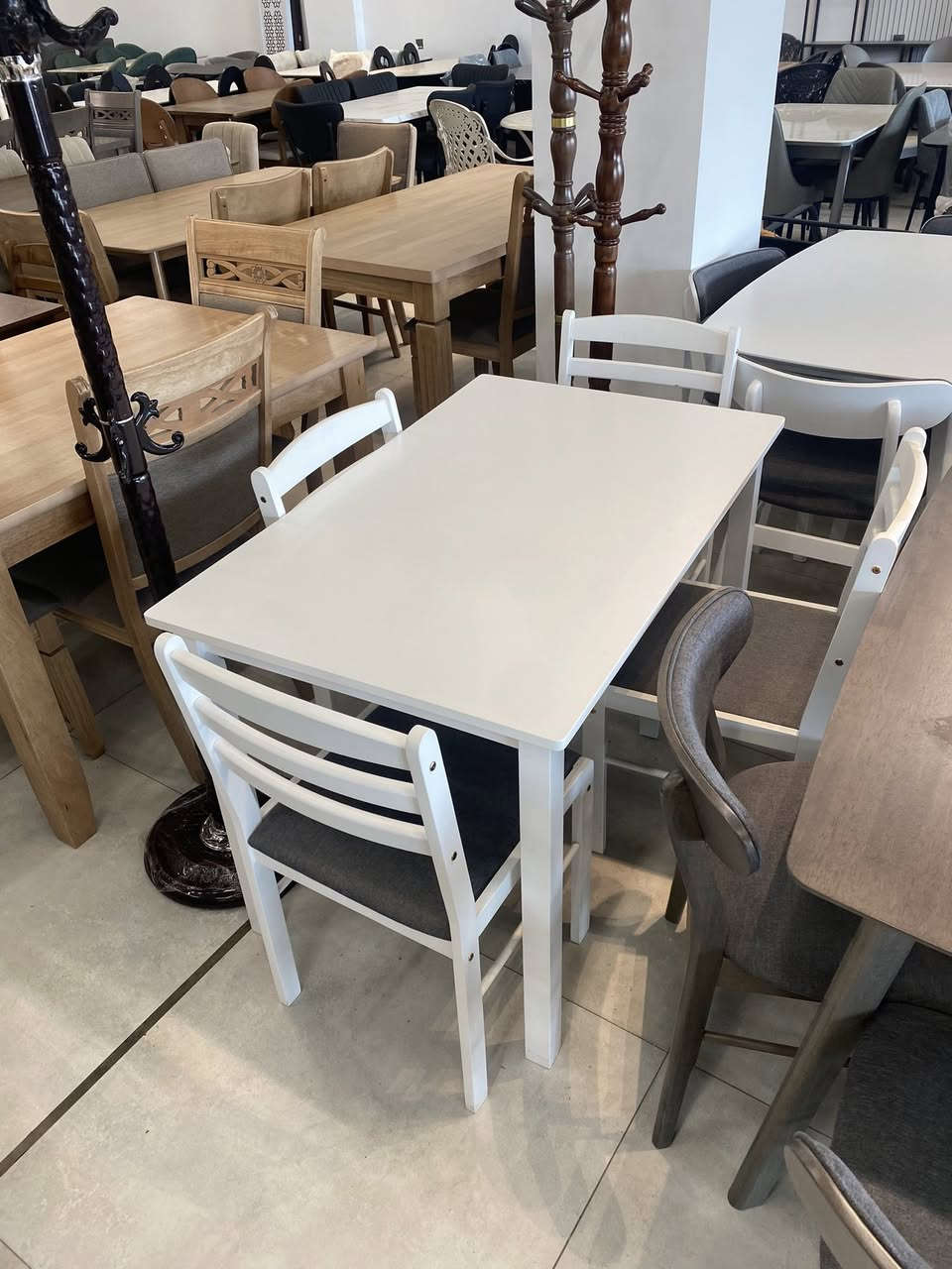 اهلاً وسهلاً بيكم زبائنه الكرام
وصل وجبه جديده من ميز طعام كرسي 6 و 4 مرمر + خشب زان العنوان موصل شارع الدكزلة  اثاث الربيع الاستفسار عن طرق واتساب ***********/ ***********
