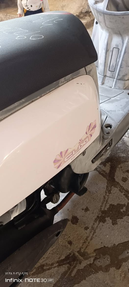 سلام عليكم ورحمه الله وبركاته ماكس بوليسي لون وردي داخل رصاصي كفرات ختم واحد نوزل الدراجة صارلة 16 يوم طلعت من الحاوية مكان كربلاء المقدسه للاستفسار ***********
