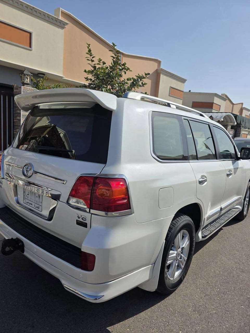 السلام عليكم ورحمة الله

لاندكروز موديل 2014  -6 - جديده جداً جداً

رقم بصرة مميز 

سيارة كفالة عامة  مكينه كير كفالة 
مغلفه ppf
ماعدة بارد واحد صغير فقط 

سيارة جاهزة تخم تاير حدادية مال جني 

الاستفسار ***********
مكاني بصرة البصرة, العراق
