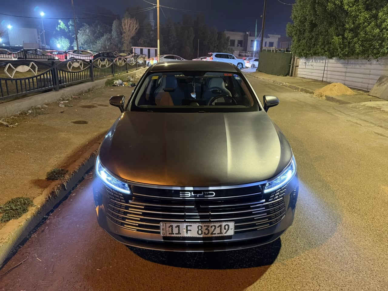 بي واي دي دسترويل شاشه قلاب و داخل ابيض رياضي و باقي موصفات معروفه 
موديل 25 
مكاني بغداد حي الاعلام رقمي *********** 
السعر 18.900 
سياره مكفوله من حادث او صبغ بيه كم ملاحظه بسيطه فقط
