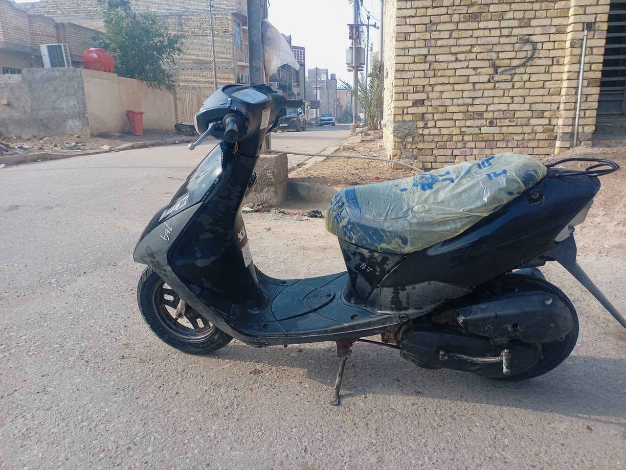 السلام عليكم دراجه سازوكي رياضي للبيع بدون أوراق ضايعه اكفلها سرقه وعشائر الدراجه ناعمه كلش سلف شغال عوزه باتري لايت بك لايت كلها شغاله اشاير شغالات السعر 215 وبيها مجال مكاني ميسان حي الجامعه الرقم الهاتف ***********
