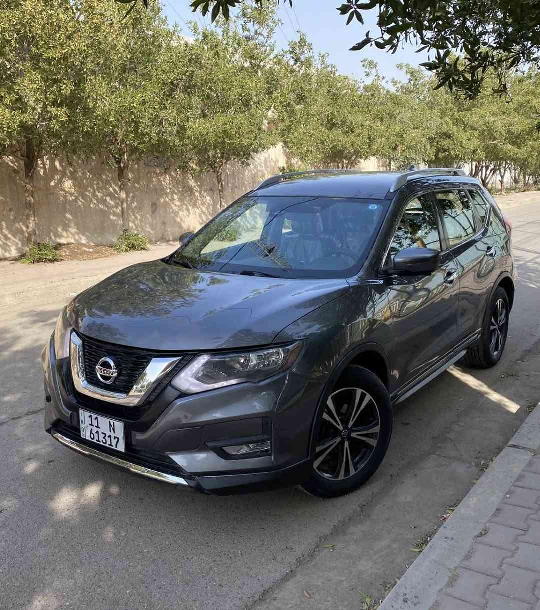 السلام عليكم 
السعر 135 بيها مجال
نيسان روج 2018 SL فوول
حادث 3 قطع سطحي 
مواصفات فول 
كشنات كهرباء +هيتر +خزن وضعيات + كشنات جلد
كامره 360 (4) كامرات
تحكمات ستيرن 
تشغيل عن بعد 
فتح الصندوق بلقدم 
3 انضمه قياده ايكو نورمال سبورت
ويل كروم تخم تاير جديد 
كير محرك بشرط مكفول 
بصمه ابواب بصمه تشغيل بصمه جنطه
تبريد ثلج ⛄️ تبريد قطعتين
نظام انذار.  مدخل AUX / USB
حساسات امامية حساسات خلفية  
مري كهرباء هيتر مري جانبي  نقط عمياء
مصابيح ليد بكلايت ليد  انوار نهارية
ارقام وهزه جديده 
مكاني بغداد بسمي التواصل ***********
