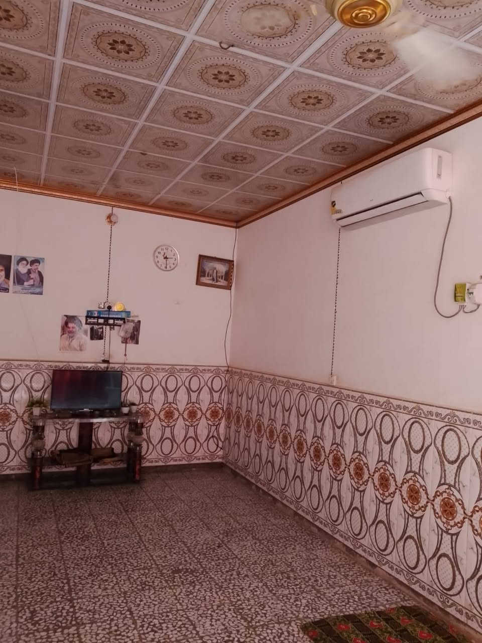 يالله. بيت ٢٠٠ متر للبيع ناحية العباسية
يتكون من ٤ غرف + مطبخ + ستقبال+صالة+صحيات داخلية وخارجية +درج باياات
جاهزة من سيراميك درجة اولة وكاشي درجة اولى كهرباء ماي وخط مولده 
طابو زراعي مرقم بلدية
***********  شراي اتصل وحياك الله واهلا وسهلا
