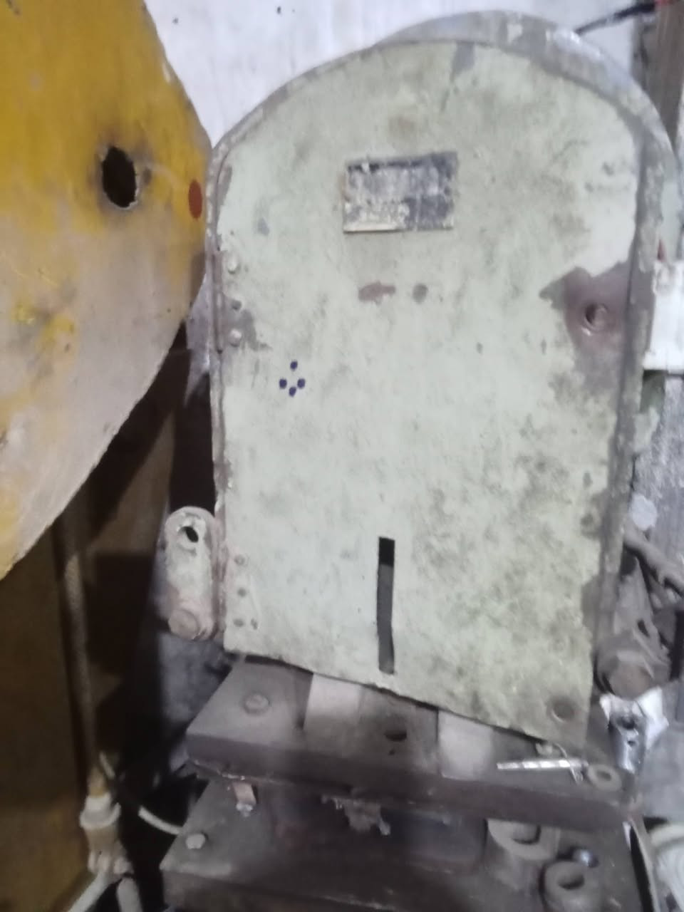 للبيع بغداد حي الصناعي البياع ***********
