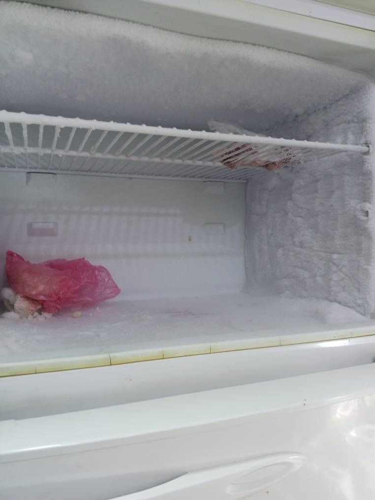 ثلاجه نضيفه للبيع حجم 16قدم
السعر 125الف 
الرقم ***********
