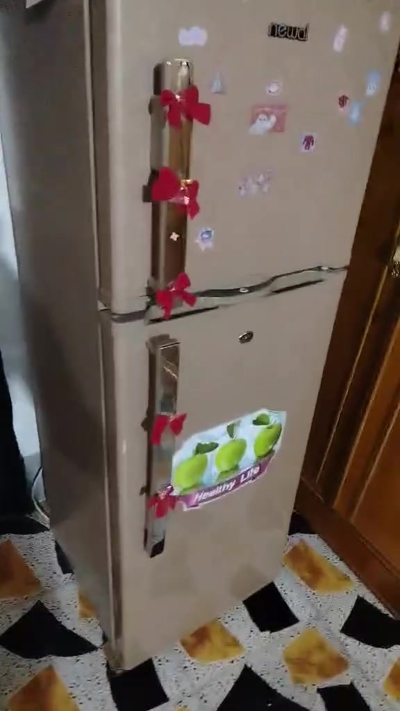 ثلاجه قليلت لستخدم تجميد فول سعره 150وليريده يتواصل ويانه وبي خير ويدلل


**إذا كنت صاحب هذا الإعلان وتريد حذفه لأي سبب، رجاءا أرسل رسالة إلى الدعم الفني**