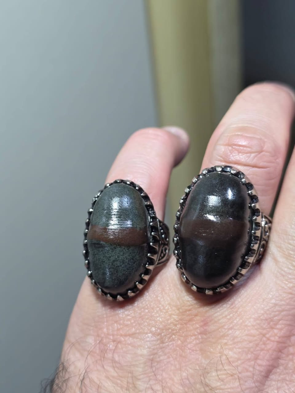 خاتمين سلطاني نوادر فول شرط.مال مزامط حجر قديم وبيهن عروك بنص فول نار وشرار من اقوا الحجار شغل عام جوكر تواصل خاص او واتساب ***********
