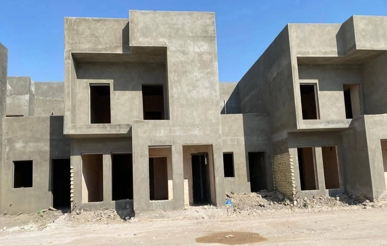 دار للبيع بنظام اقساط
مساحه ١٥٠ متر 
مجمع الرواسي السكني 
موقع مميز وراقي 
يوجد اركان ويوجد حرف تي ويوجد مقابل ساحه 
واصل ٩٠ مليون 
ااتطلوعه حسب موقع الدار 
 مدة التسليم نهايه السنه 
***********
***********
واتساب
