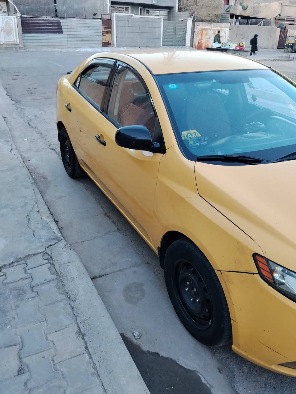 السلام عليكم سيراتو موديل 2012 خليجي ب اسمي رقم بغداد مكفولة من الضربه ومكينة وكير تبريد تدفئة تايرات جديد السيارة مباشر للشارع السعر 88 وبيه مجال مكان السيارة بغداد المحمودية الرقم ***********
