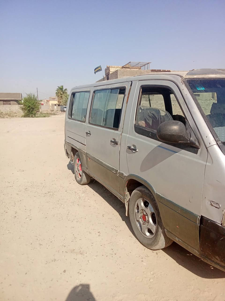 سيارة للبيع مكينه مكفوله وكير مكول لاتقص ولا تبخر رقم انكليزي ***********
