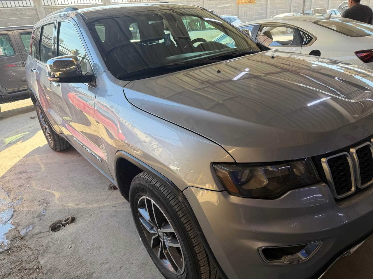 جيب كراند شيروكي لمتد 2018 فول عدا الفتحة بسعر 193$
رقم بغداد الدولي باسمي تحويل مباشر ..
محرك 6 سلندر 3600

سيارة جاهزة مابيها اي نقص شغل واطلع 
صبغ جاملغين امامية وبنيد صور الحادث بالمنشور 

السعر 193$ ورقة فقط ✅

مكاني بغداد الوزيرية للاستفسار *********** بغداد, العراق
