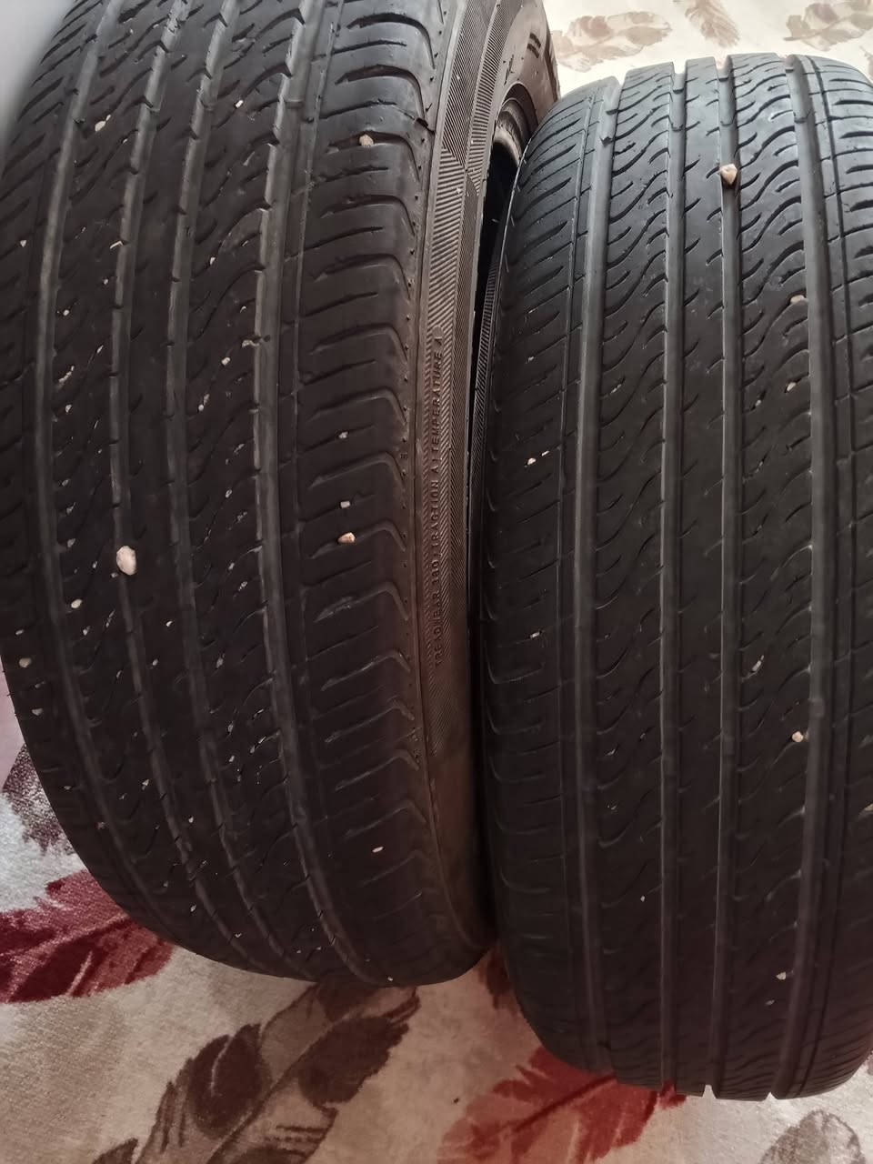 للبيع زوج إطار قياس 15 65 195 نظيف استعمال قليل بس واحد بيه فتيله بسبب بسمار مكاني بالحلة الهاشمية رقمي *********** 
لايوجد توصيل السعر 70 وبيه مجال

