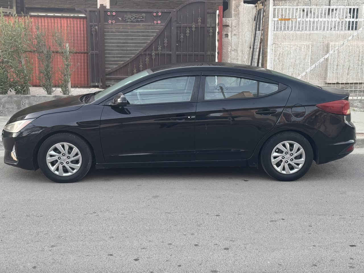 يارب العالمين يا الله 
النترا SE 2019
بدون ايرباك مواصفات عاديه 
كير At
مكينة 2000 دوش 
صبغ جاملغ و بنيد بدون دواخل وباب خلفي وشبر بجاملغ الخلفي جوه قبق البانزين رقم اربيل 
ماشية 51 mi
مستعجل بالبيع (سعر )١٢٠  بيها مجال قليل
🏘️ المكان بغداد حي العامل 
📞***********
