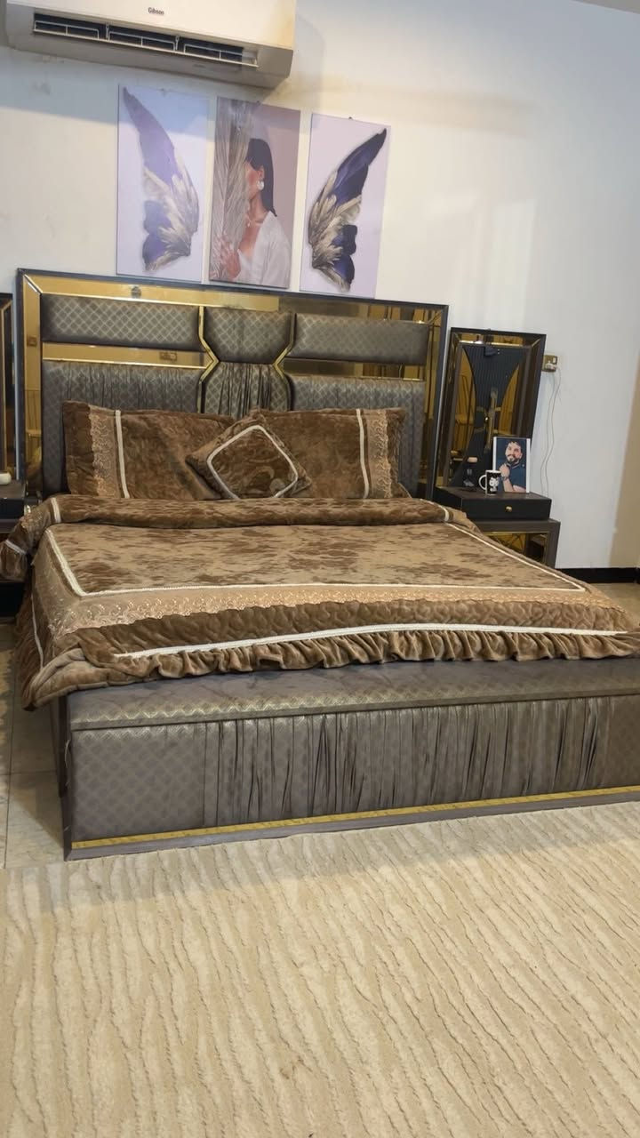 غرفه مودرن فخمه 9قطع ضخمه بمليون ونص قفلها مابيها اي مجال الشراي خاص او واتساب ***********
