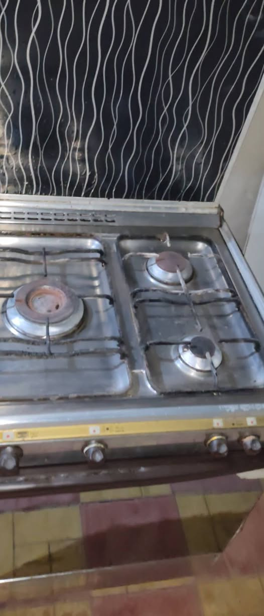 طباخ كريازي خمس عيون و فرن فوق و تحت كله شغال على الفحص سعر ب 200 و بي مجال للشراي خاص او يتصل العنوان النجف الأشرف حي ميسان, ***********
