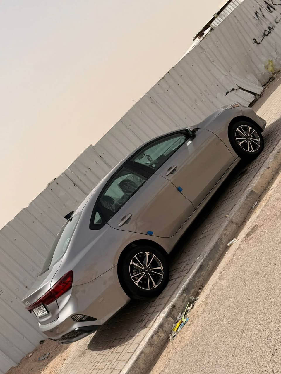 سلام عليكم للبيع او مراوس حسب الغربه كيه فورتي 2023 سياره جديده بمعنه الكلمه وكفاله من تبديل ولضربه ولرباك بيها بارد فقط مواصفات شاشه كار بلي كشن حضن تحديد مسار سياقه ذاتيه 3 انضمه قياده رادار رقمي استفسار *********** البصرة, العراق
