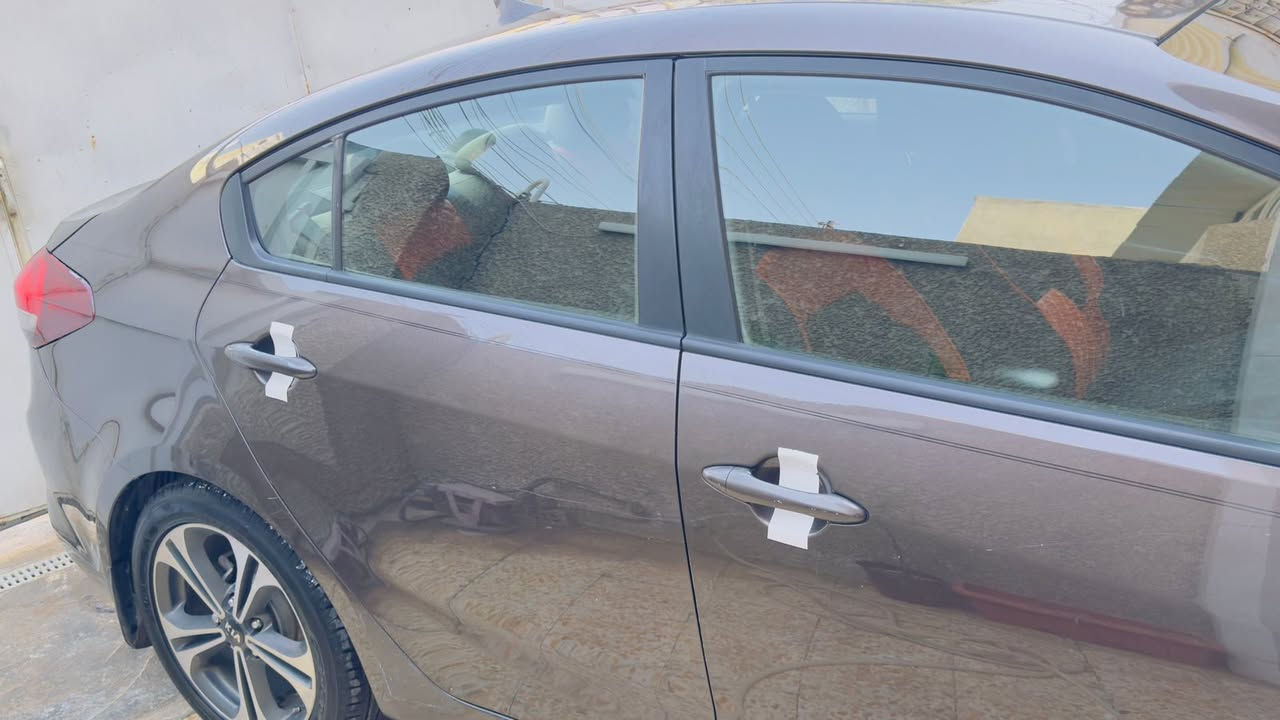 السلام عليكم فورتي للبيع موديل 2017
وارد امريكي حادث جاملغ امامي بيه قطعتين او 3 صدر جديد تخم ندتاير جديد باتري جديد مكان السياره بغداد حي الجهاد رقم شمالي سنويه بسمي جديده لل30 يلا تسقط السياره خير من الله مابيه اي نقصتبريد شغال ***********
