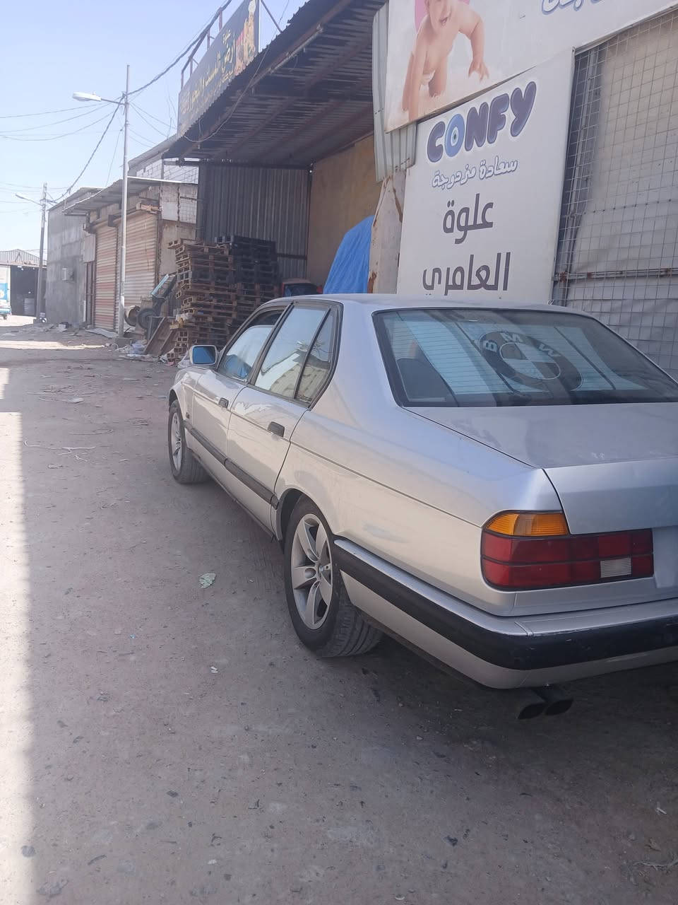 السلام عليكم  bmw 730 1991
السياره مصبوغه عام جماليه بدون ضربه 

مكينه ٣٥ مفتوح لا تتقيص ولا تبخير كير تمام تبريد شغال حداده جديده السياره جاهزه ان شاء الله رقم بغداد سنويه منتهيه صار اشهر شرط التحويل غرفتها جديده سعرها ٦٠ وبيها مجال حك جيتك مكاني بصره *********** 
***********
