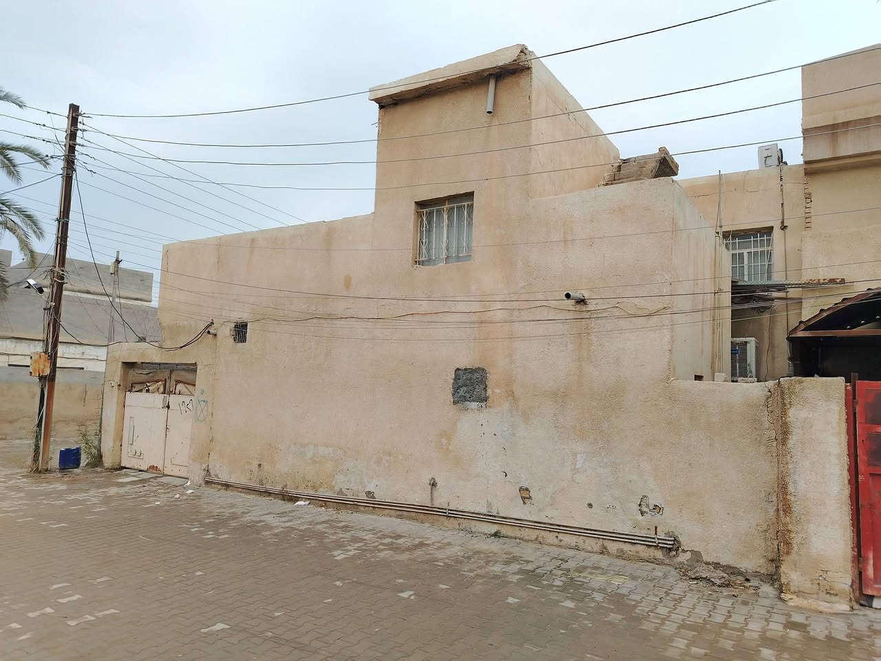 السلام عليكم.
دار للبيع المساحة 120 متر (10 ×12) ركن يحتوي على نوم عدد 2 +صالة +مطبخ +صحيات الموقع حي الفاروق الثانية قرب ملعب الكيلاني للإستفسار الاتصال على الأرقام.
***********
***********
