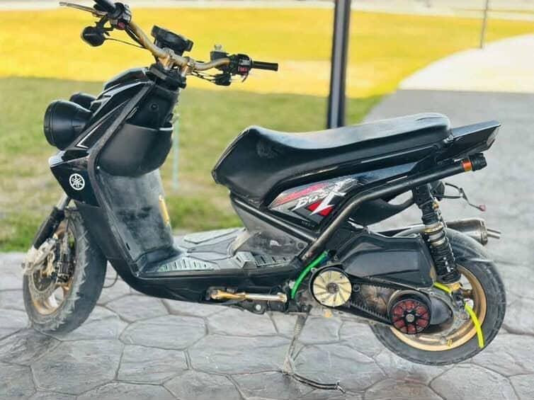 السلام عليكم شباب دراجه جبلي للبيع نضافه 90% بيها تزويد اصلي صالنصه بوري عدل كلجات صدرامامي دي واي دبلات خلفي اسنان صفحة ملاقط صوندات ستيرن يدات بريك بتنظيم تعلاكه قبق شاصي كشن رياضي دواسات قطره دهن واكسن السعر واحد 200 وبيها مجال مكاني شعب رقم ***********
