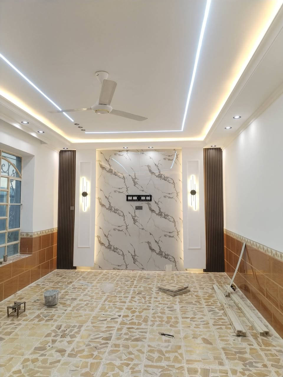 السلام عليكم  يوجد كادر للعمل كافه الديكورات الجبس بورد والديكورات للتفاصيل اكثر اتصل ***********
