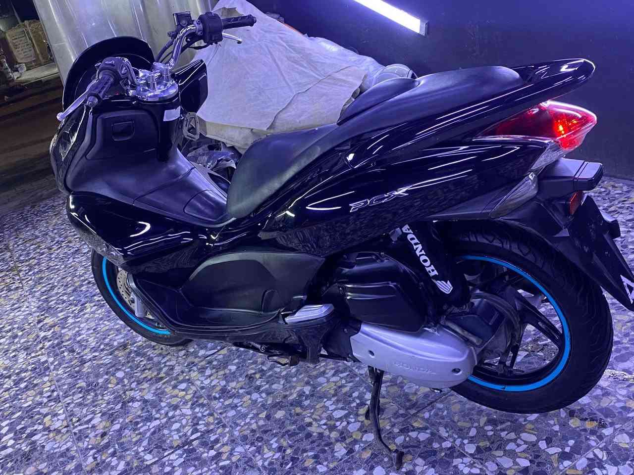 السلام عليكم جيل اول للبيع كفاله عامه ماشيه ٦٠ جاهزززه اي نقص مابيها محرك ١٢٥  مكاني بغداد حي اور***********  السعر ١٢ وبيها مجال
