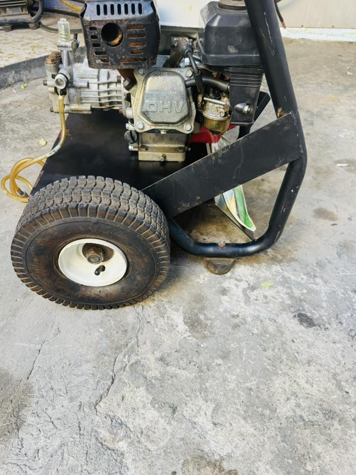 مضخة غسل مال حاوية اجتي وي محركات يابانية ومولدات نظيفة جدا شغال نكرة مستعمل قليل جدا بعدة بدهن شركة كفالة عامة شرط برغي مامفتوح وصوت ناعم جدا ودفع قوي ومضخة حجم كبير 
السعر 300 مكاني بغداد 
***********
