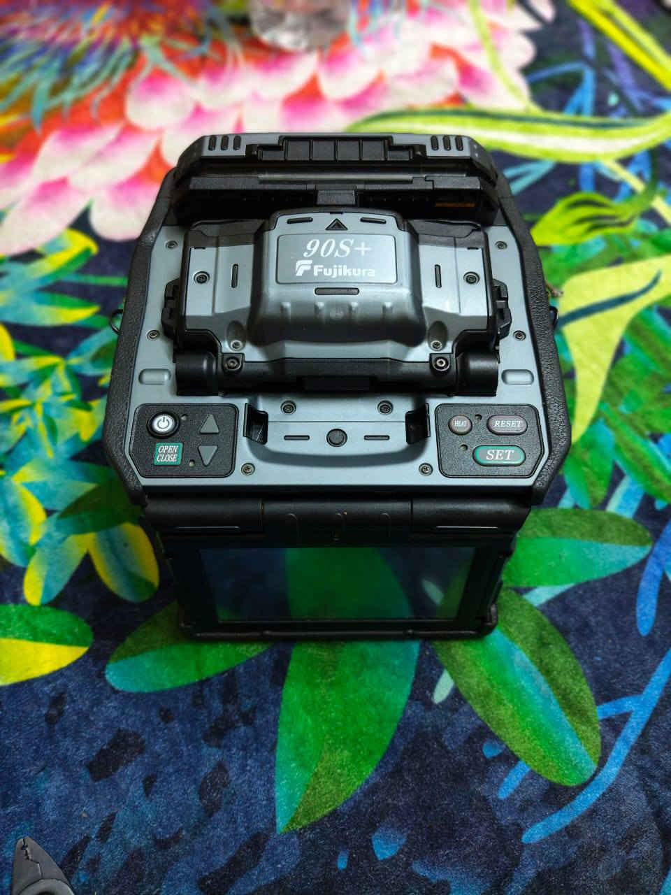 ماكنة لحام كيبل ضوئي فوجيكورا (+Fujikura (90S
مع
ملحقاته قاطعة CT50, قاشطه. مع  باور بانك ليثيوم  20 امبير السعر على الخاص
***********
