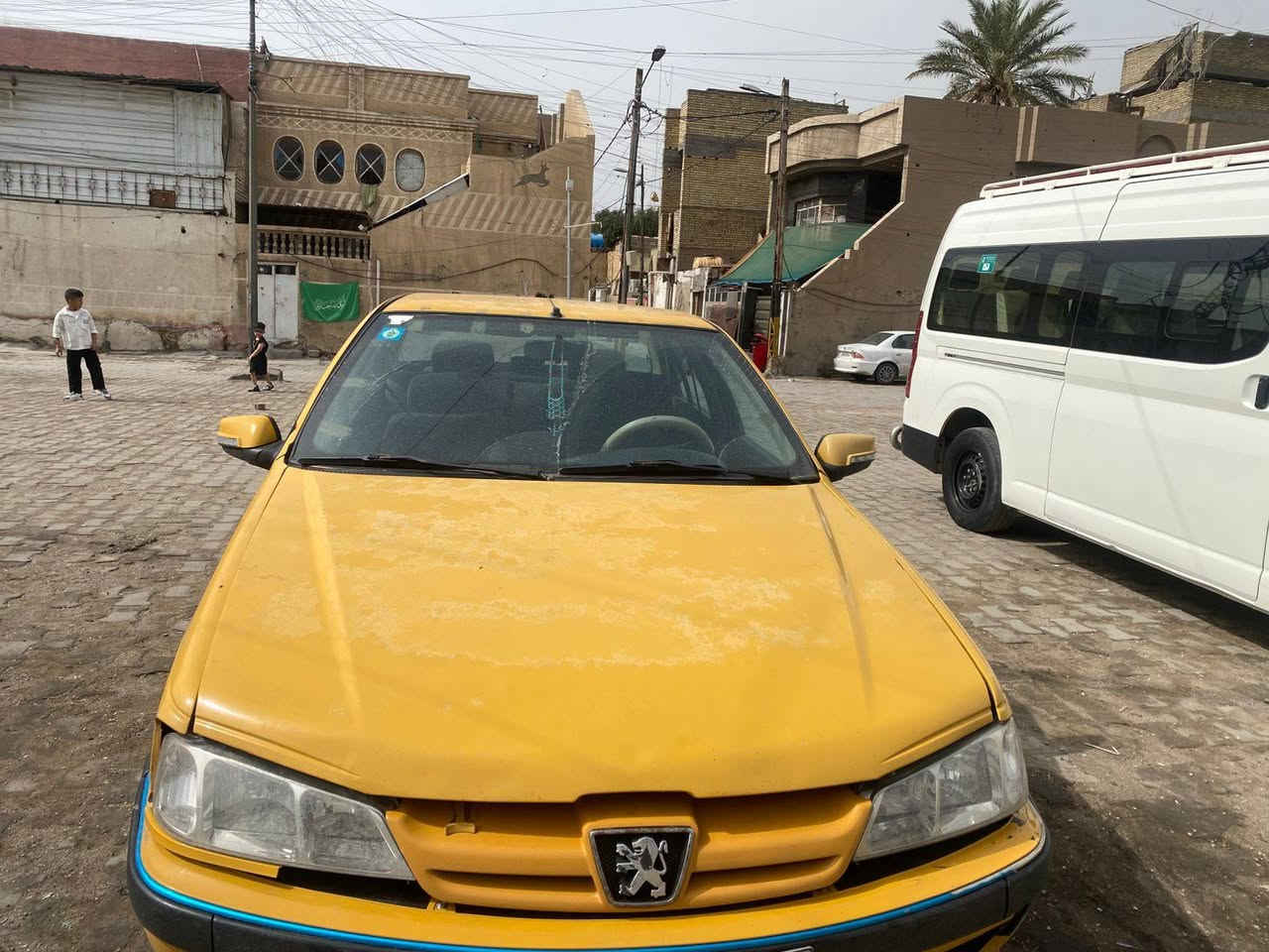 سلام عليكم بيجو بارص 15مصفر هيه و غرامات كما واضح بل صوره مطخوخه بل صفحه السيارة حلوه و جاهزه كبل الشارع سعر 40 بيه مجال حك الجيه  مكان بغداد مدينه الصدر ***********
