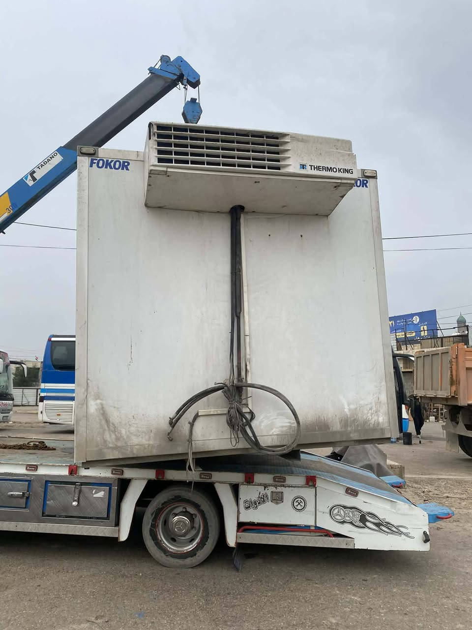 السلام عليكم ورحمه الله وبركاته عندي هذا البراد للبيع طول 6 وربع جهاز متصل أي  استفسار على الرقم *********** أبو مصطفى مكاني بغداد
