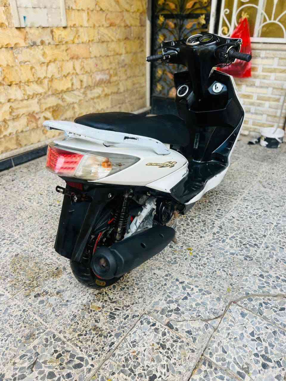 سلام عليكم شباب دراجه لل بيع سكنس فحل نوزل الدراجه خير من الله كهربائيات كلهن يشتغلن شلعه معدل السعر 500وبيه مجال مكاني البلديات   رقمي ***********
