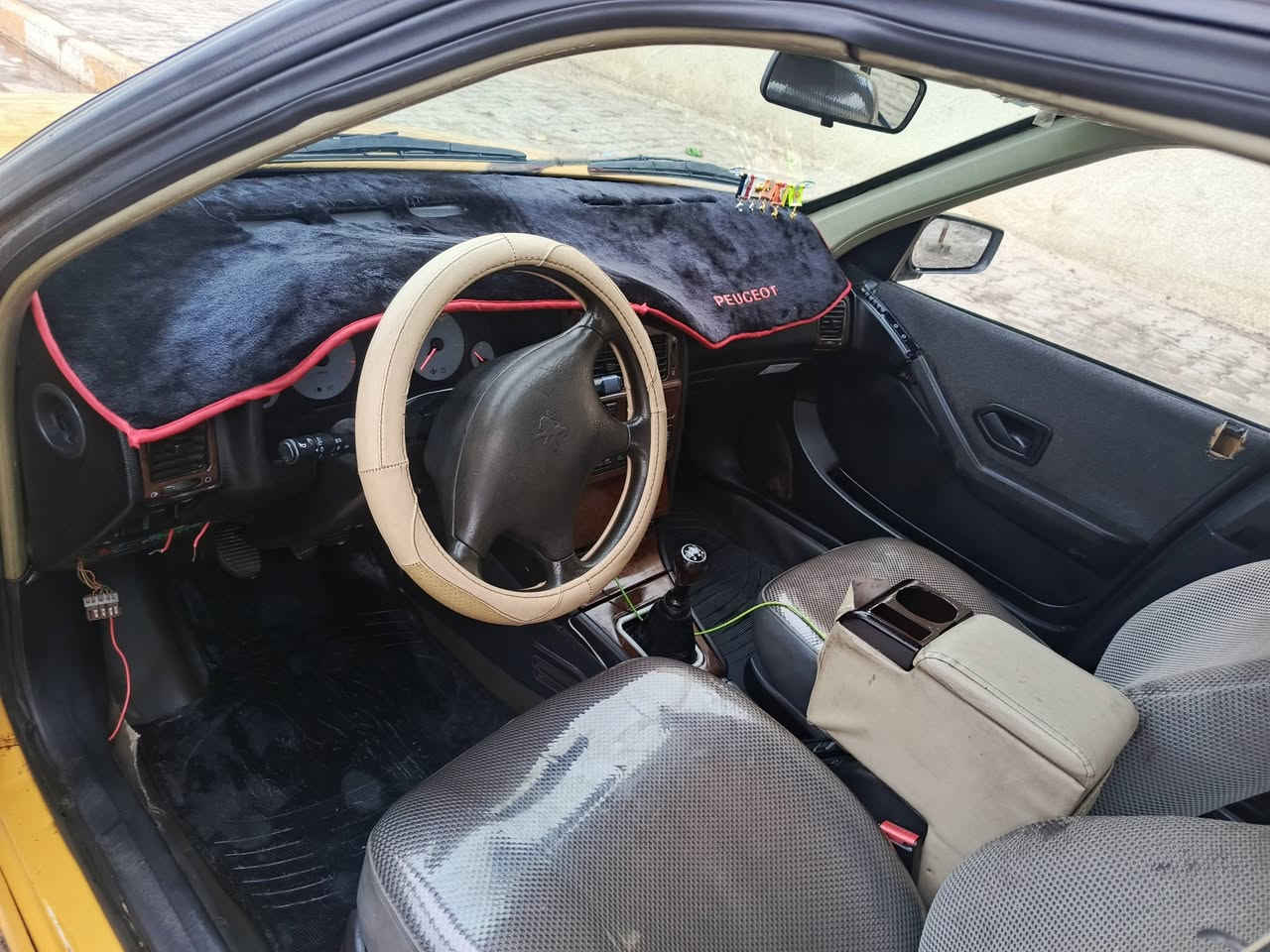 السلام عليكم بيجو بارص موديل15سياره نضيفه متعوب عليها بيه خيط تبخير مكان المحموديه ‏‏‪***********‬‏
